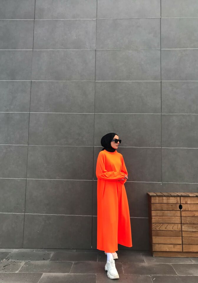 ORANJ KUŞAKLI BASIC ELBİSE