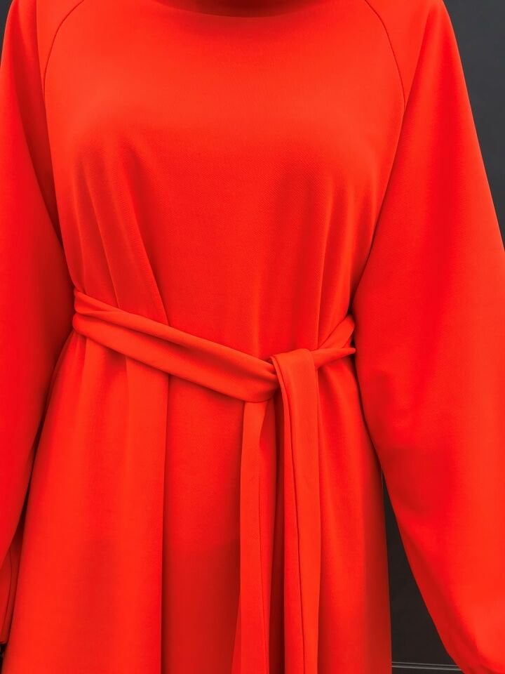 ORANJ KUŞAKLI BASIC ELBİSE