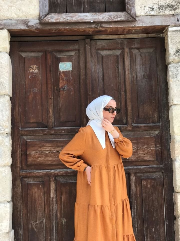 BÜZGÜLÜ HARDAL RENGİ ELBİSE