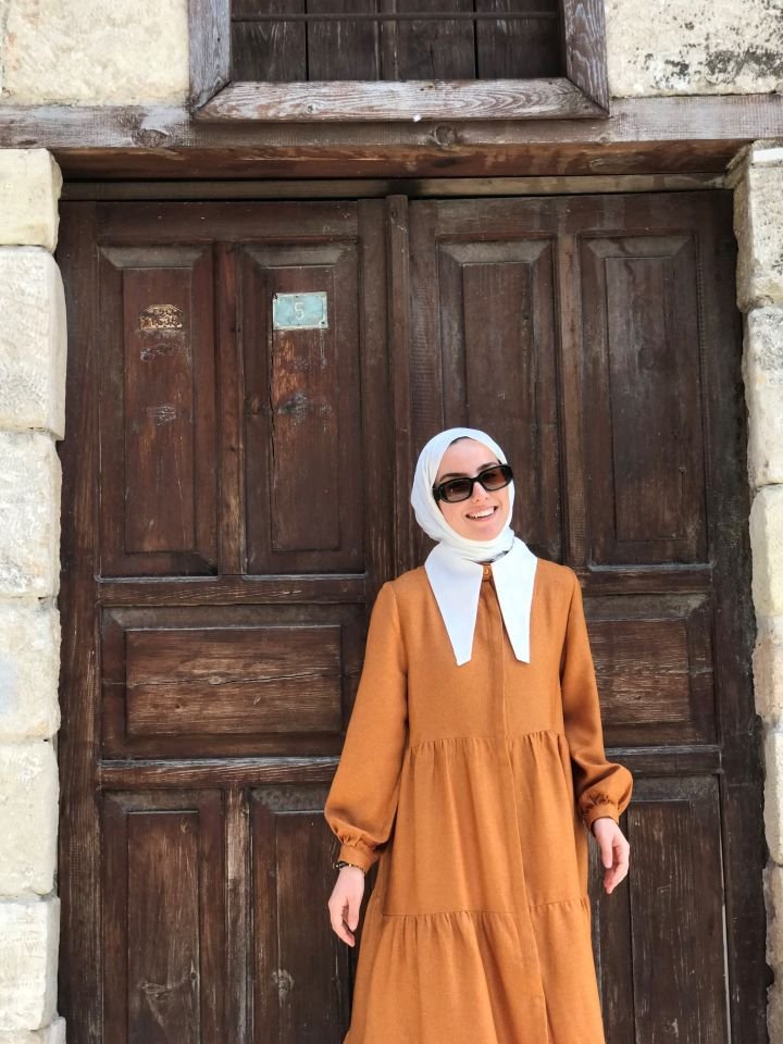 BÜZGÜLÜ HARDAL RENGİ ELBİSE