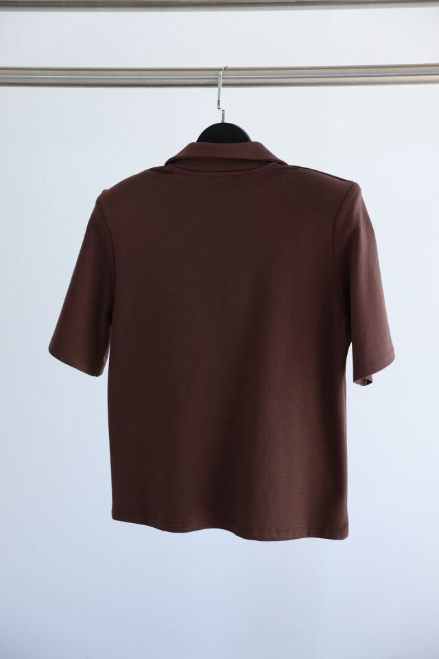 OMUZU VATKALI POLA YAKA T-SHIRT - KAHVERENGİ