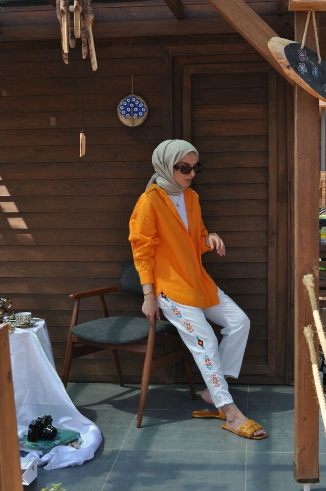 BEYAZ BELİ LASTİKLİ İŞLEMELİ PANTOLON