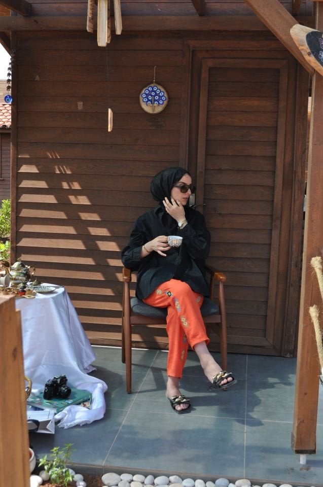 TURUNCU BELİ LASTİKLİ İŞLEMELİ PANTOLON