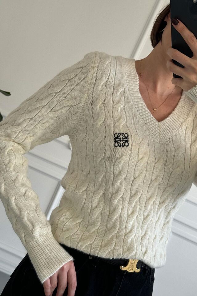 NAKIŞLI YÜNLÜ MARKA KAZAK - BEYAZ