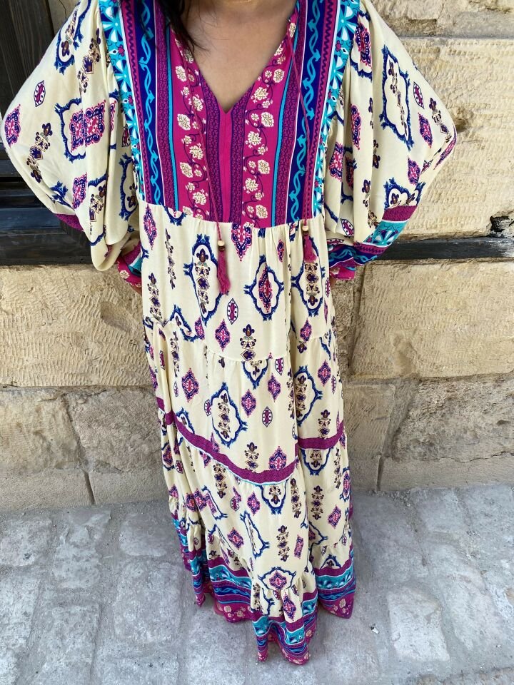 EKRU RENKLİ DESENLİ BALON KOL ELBİSE