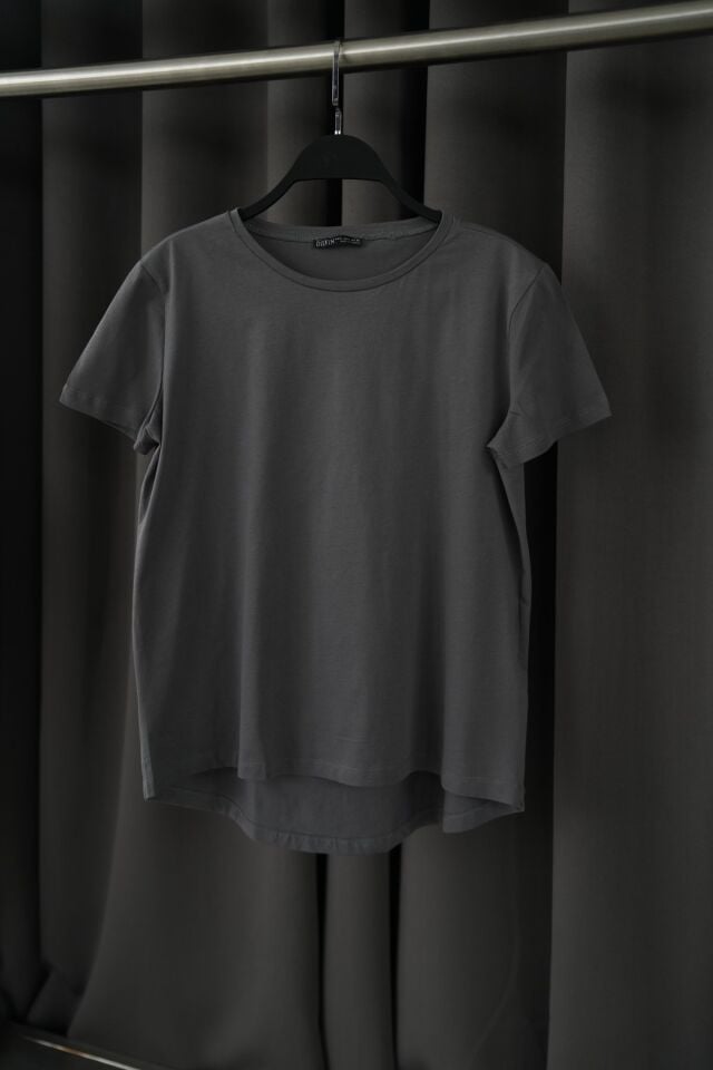 ÖNÜ KISA ARKASI UZUN BASIC T-SHIRT - ANTRASİT