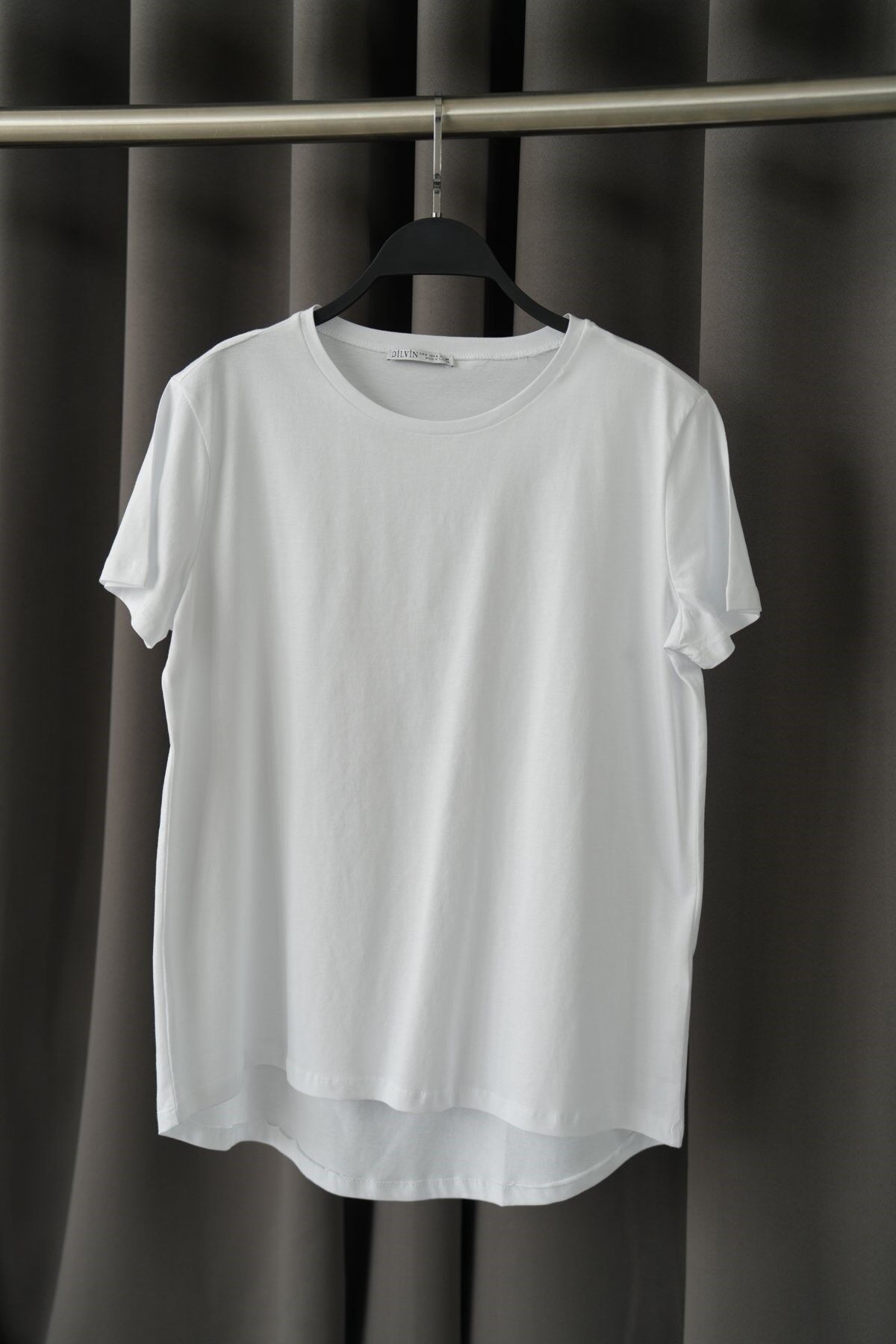 ÖNÜ KISA ARKASI UZUN BASIC T-SHIRT - BEYAZ