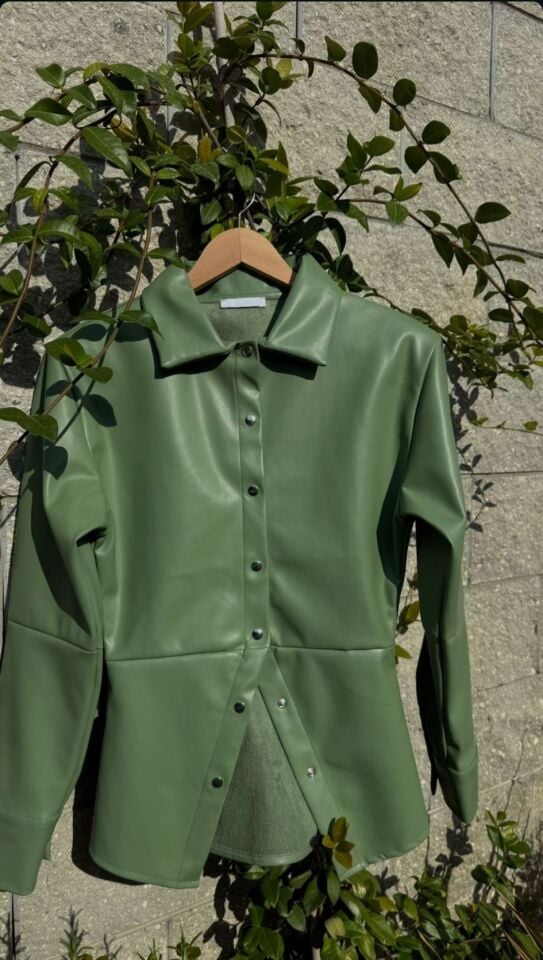 ÇIT ÇIT DÜĞMELİ DERİ GÖMLEK - YEŞİL