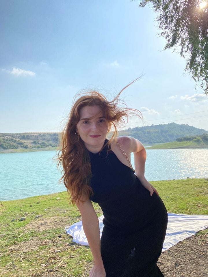 SİYAH ZİNCİR ASKILI TRİKO ELBİSE