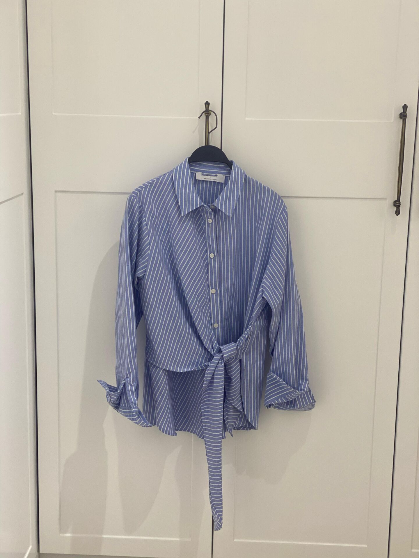 ÇİZGİLİ BAĞLAMALI GÖMLEK - MAVİ